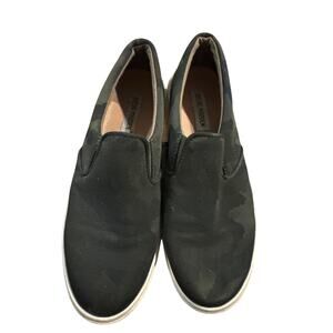 ⭐️ Women Steve Madden Camo Slip On Sneakers Size 9 Grunge Athleisure Whimsygoth